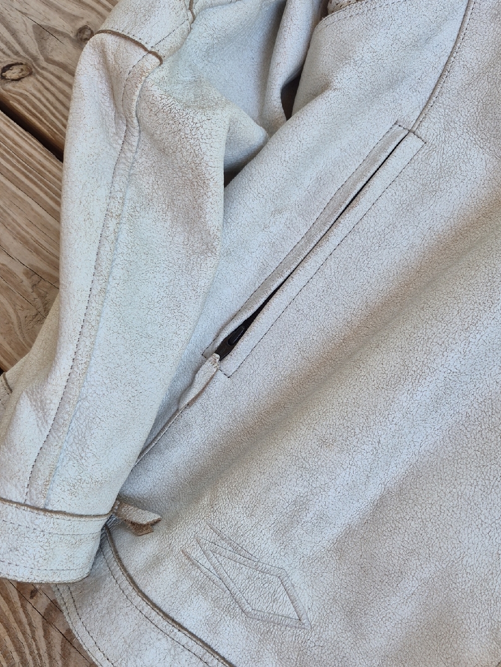 "Distressed" White Leather "POWER TRIP" ladies Jacket - Picture 8 of 11